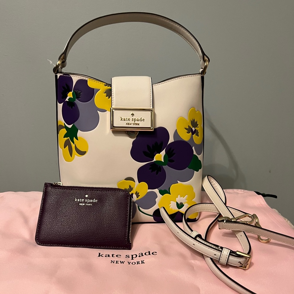 Reegan Pansy Toss Bucket Bag with Darcy Medium L Zip Card Holder